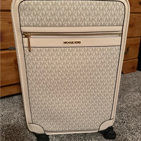Michael Kors Cream Multi Trolley and duffle bag - Picture 12 of 14